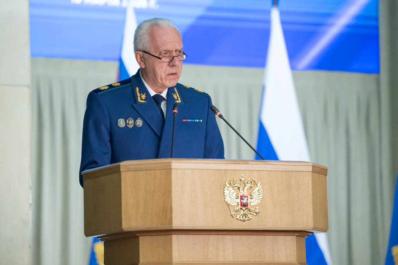 По каждой из обозначенных тем Александр Гуцан дал прокурорам поручение добиваться реальных результатов По каждой из обозначенных тем Александр Гуцан дал прокурорам поручение добиваться реальных результатов