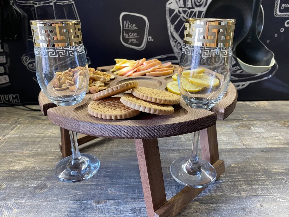 Менажница: идеальный аксессуар для вашего стола и превосходный подарок