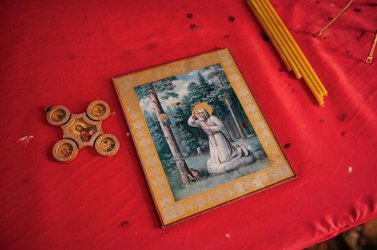 В заброшенный храм на окраине Лебедянского округа до сих пор приходят молиться В заброшенный храм на окраине Лебедянского округа до сих пор приходят молиться