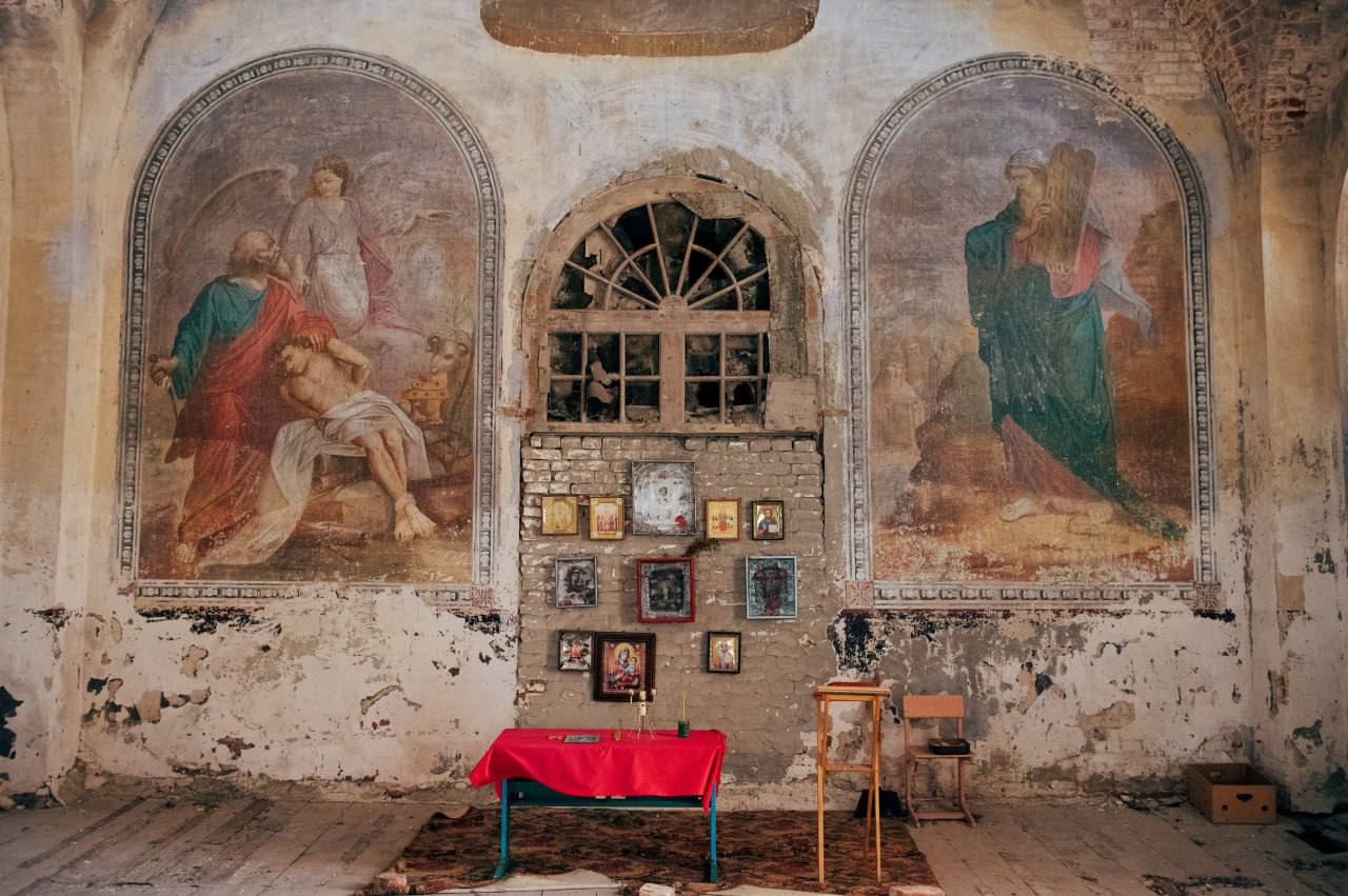 В заброшенный храм на окраине Лебедянского округа до сих пор приходят молиться