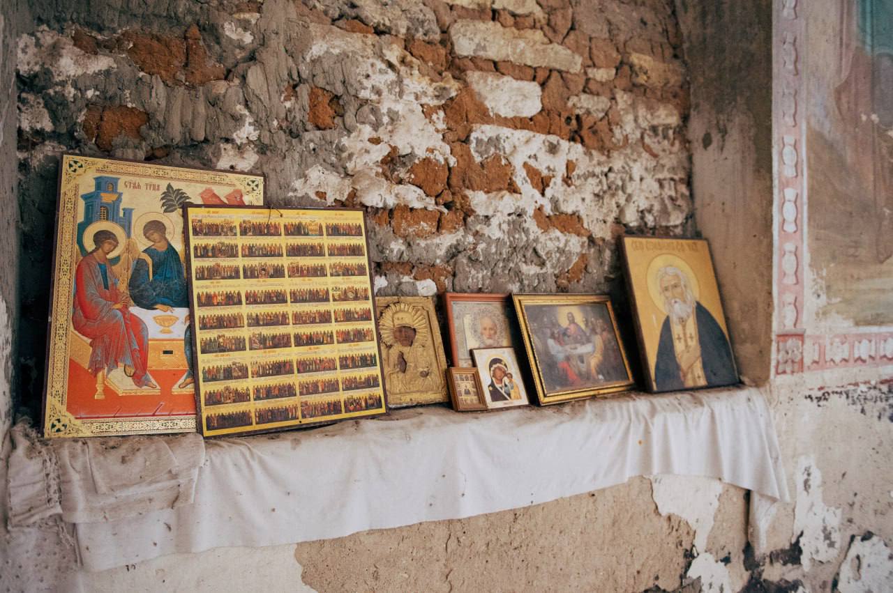 В заброшенный храм на окраине Лебедянского округа до сих пор приходят молиться В заброшенный храм на окраине Лебедянского округа до сих пор приходят молиться