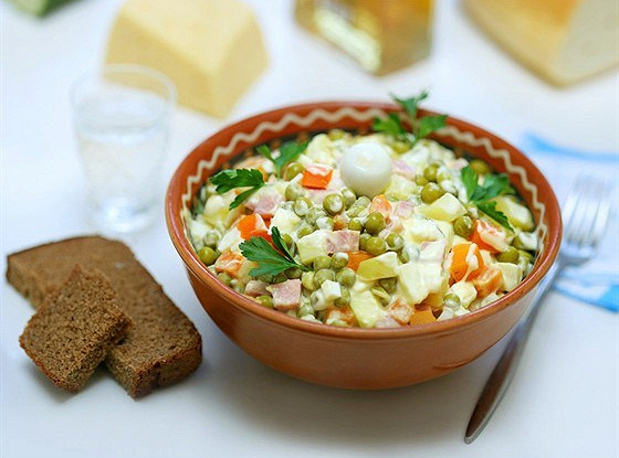 Незабываемый русский салат с грибами