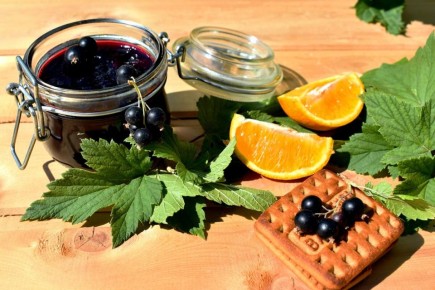 Нежное варенье из черной смородины с ароматом апельсина