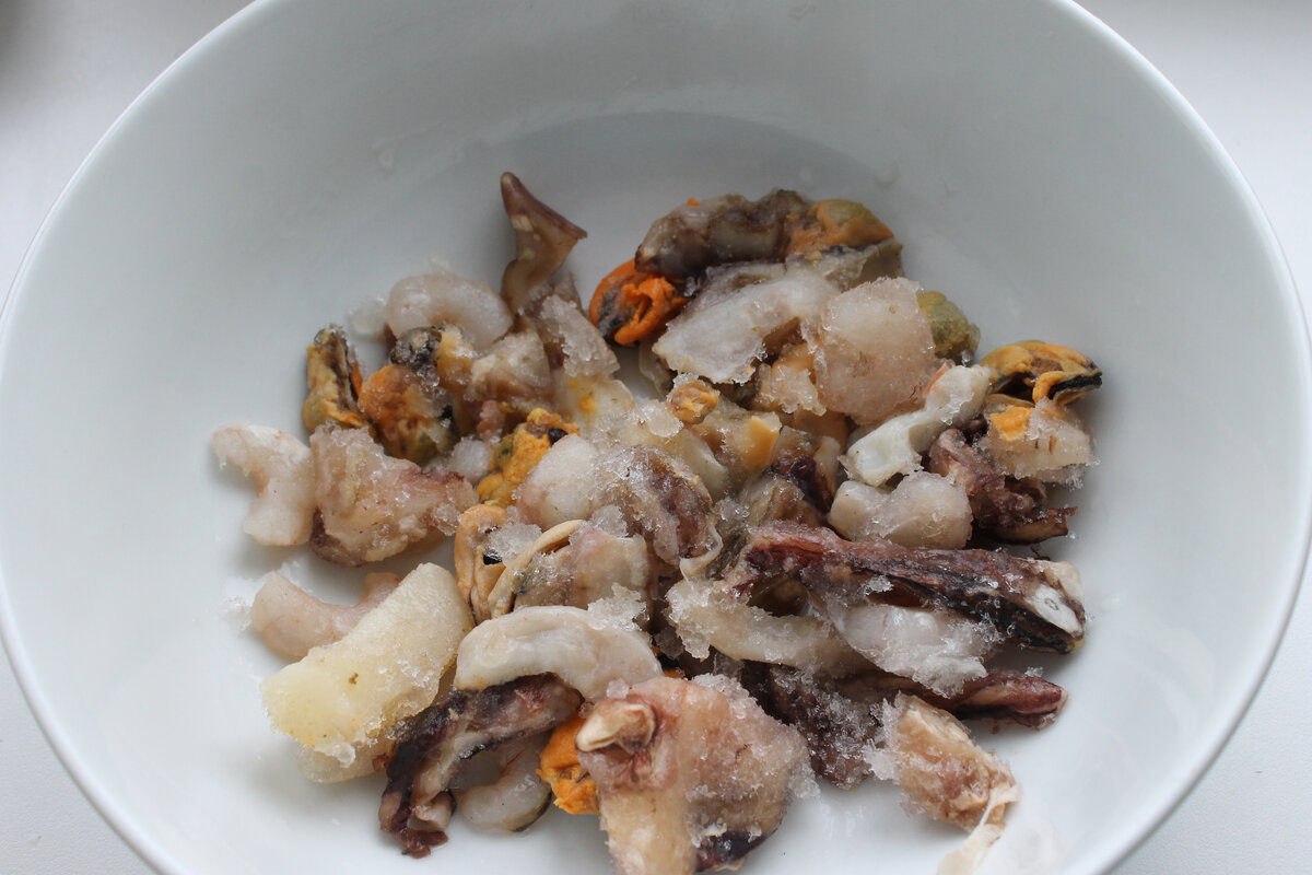 Запоминающийся салат с морским коктейлем и овощами на каждый день