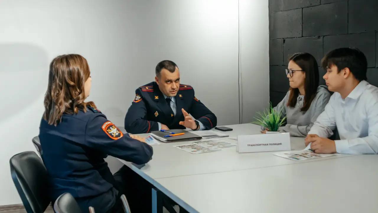 В Липецке транспортные полицейские приняли участие в фестивале правового просвещения «Правознание» В Городском молодежном центре города Липецка состоялся фестиваль правового просвещения «Правознание», где участники смогли... В Липецке транспортные полицейские приняли участие в фестивале правового просвещения «Правознание» В Городском молодежном центре города Липецка состоялся фестиваль правового просвещения «Правознание», где участники смогли...