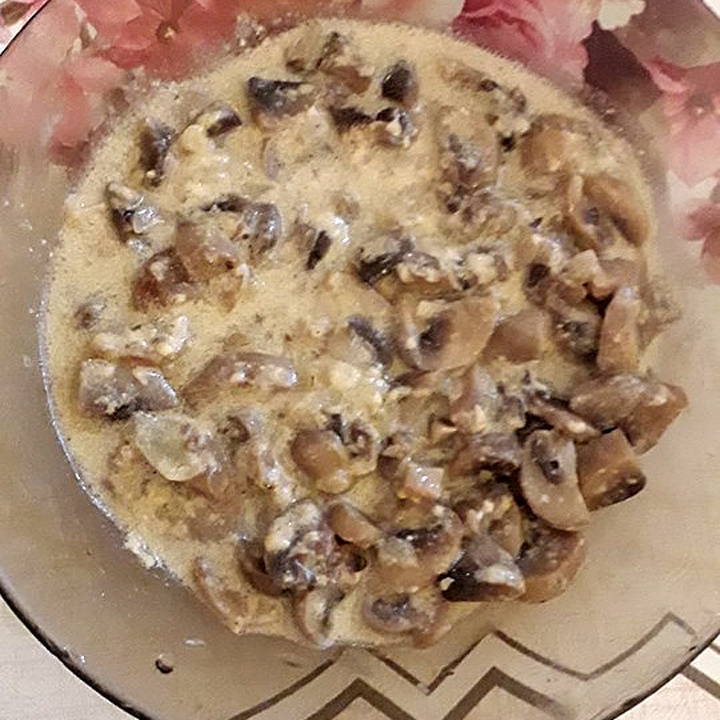 Как приготовить шампиньоны со сметаной и сыром: быстрый и вкусный рецепт