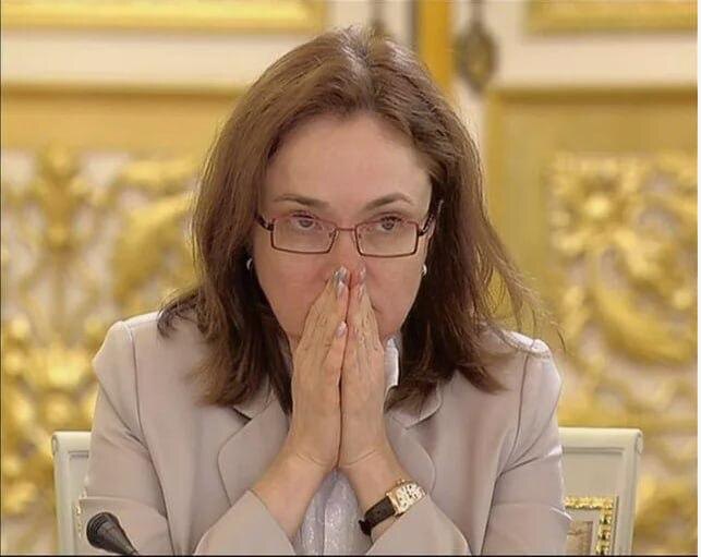 Кредиты под давлением: россияне всё чаще сталкиваются с безнадёжными долгами