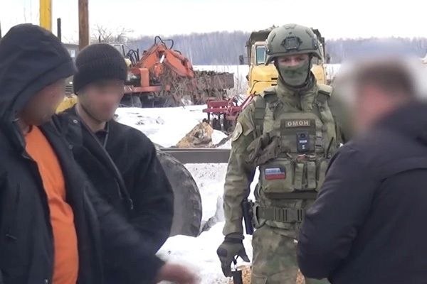 Сотрудники Росгвардии приняли участие в рейде по соблюдению миграционного законодательства в Липецкой области Сотрудники Росгвардии приняли участие в рейде по соблюдению миграционного законодательства в Липецкой области