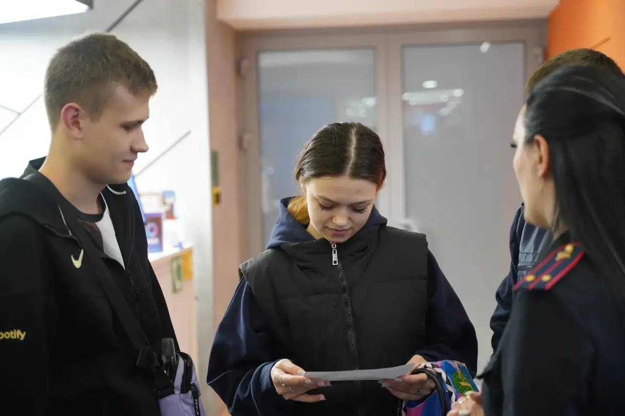 В Липецке открылся рекрутинговый пункт, где все желающие могут узнать об имеющихся вакансиях в полиции В Липецке открылся рекрутинговый пункт, где все желающие могут узнать об имеющихся вакансиях в полиции