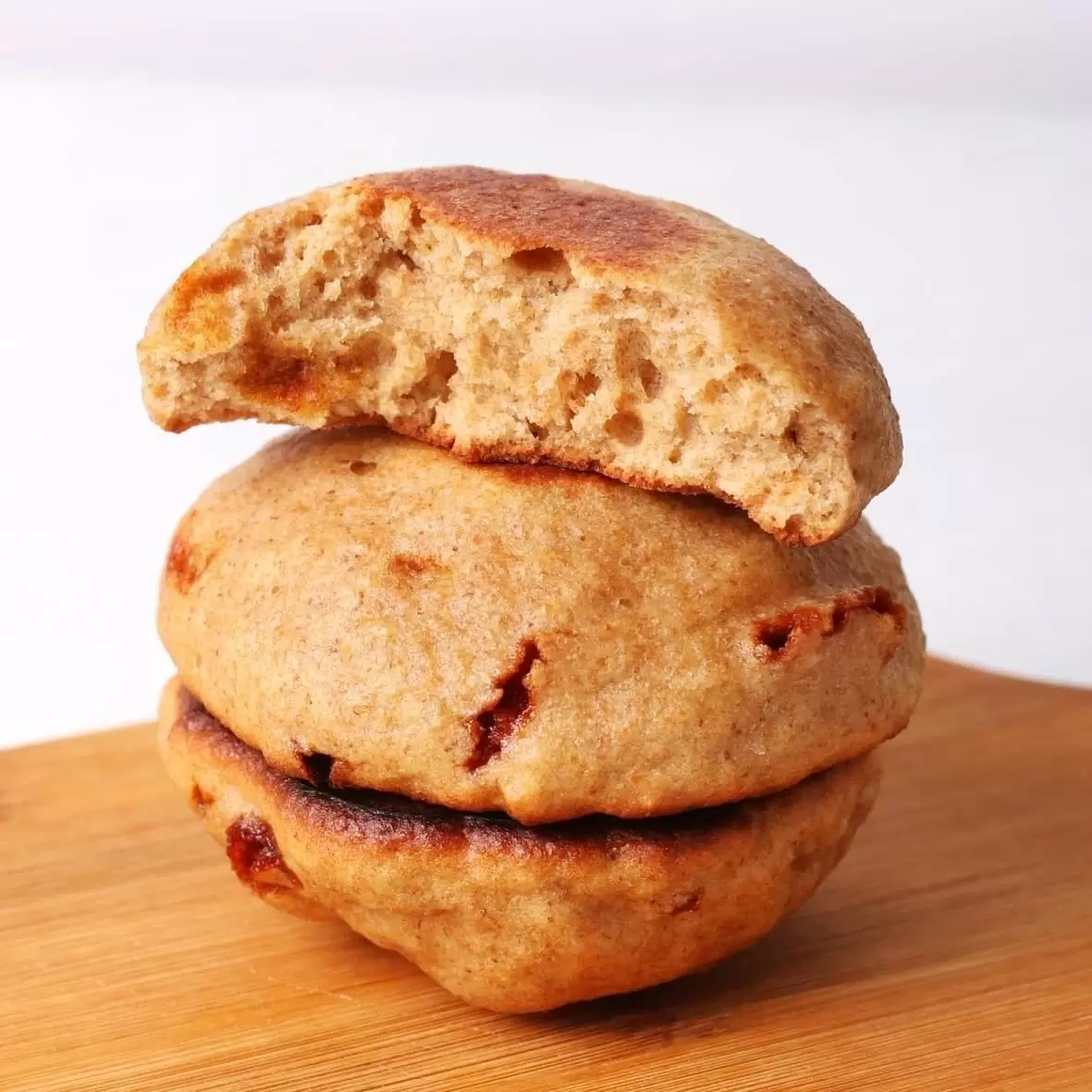 Нежные медовые коржики, которые легко приготовить на сковороде