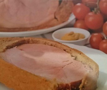 Сочная свиная шея, запеченная в хлебной корке, - гастрономическая находка для любителей кулинарии!