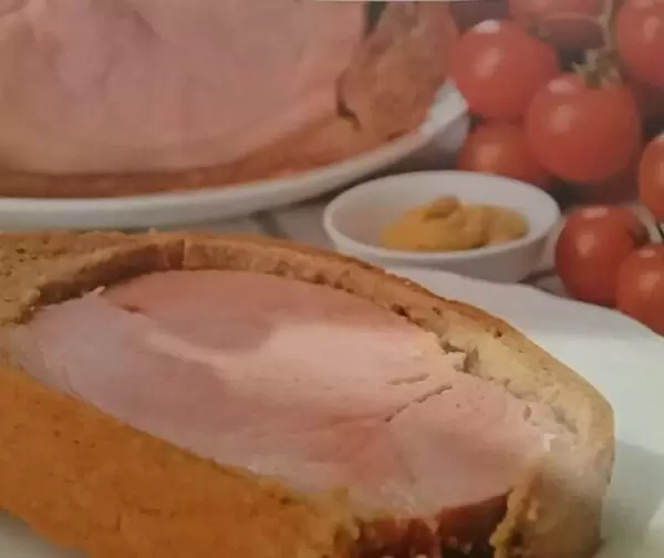 Сочная свиная шея, запеченная в хлебной корке, - гастрономическая находка для любителей кулинарии!