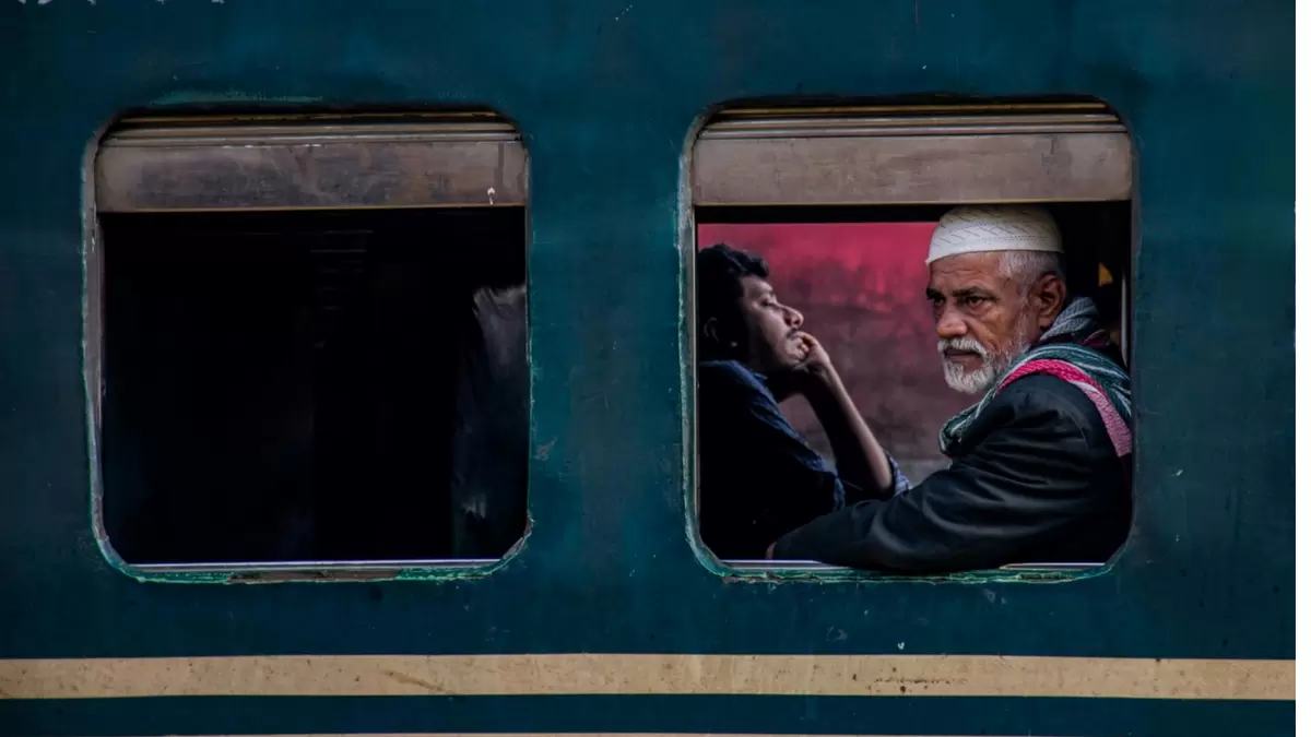 Почему важно уведомить СФР при переезде: влияние на пенсионные выплаты