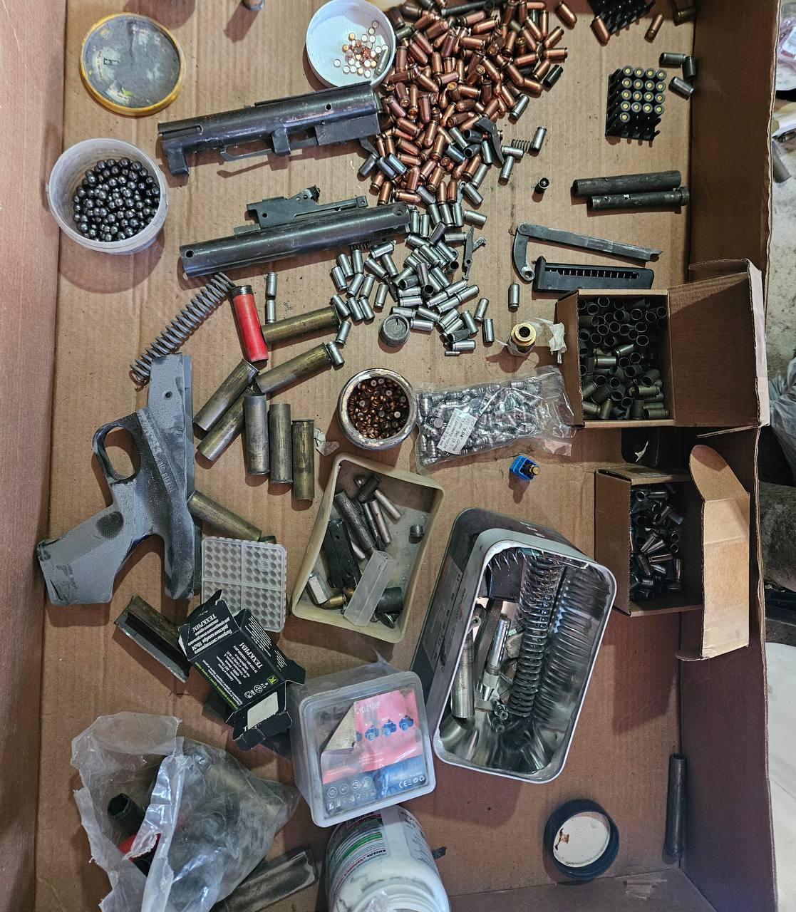 Мастерскую по переделке огнестрельного оружия и изготовлению боеприпасов «накрыли» в Липецкой области Мастерскую по переделке огнестрельного оружия и изготовлению боеприпасов «накрыли» в Липецкой области