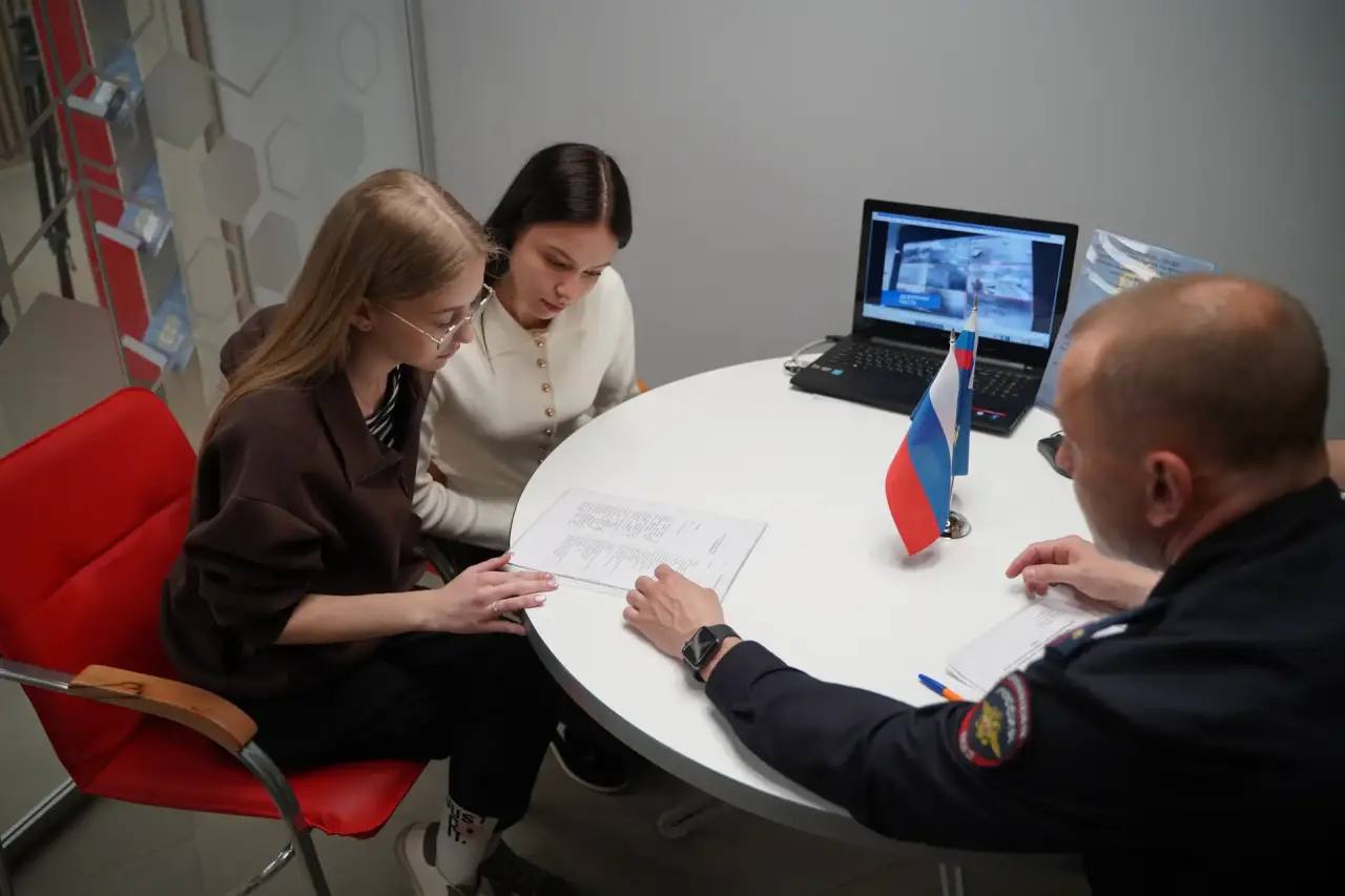 В Липецке открылся рекрутинговый пункт, где все желающие могут узнать об имеющихся вакансиях в полиции В Липецке открылся рекрутинговый пункт, где все желающие могут узнать об имеющихся вакансиях в полиции