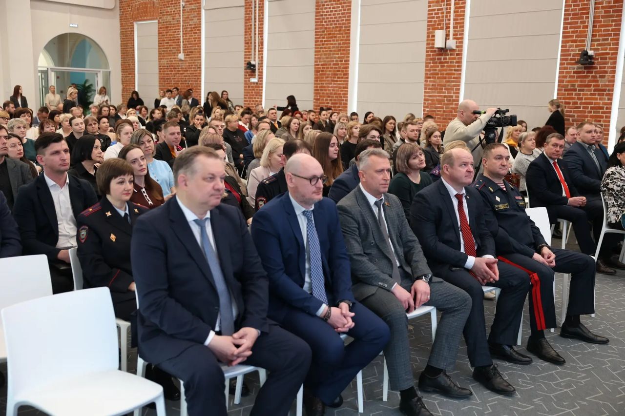 Сегодня, 9 апреля 2026 года, прокурор Липецкой области Геннадий Анисимов принял участие в проекте областного Совета депутатов «Правовая культура и юридическая грамотность населения Липецкой области» Сегодня, 9 апреля 2026 года, прокурор Липецкой области Геннадий Анисимов принял участие в проекте областного Совета депутатов «Правовая культура и юридическая грамотность населения Липецкой области»