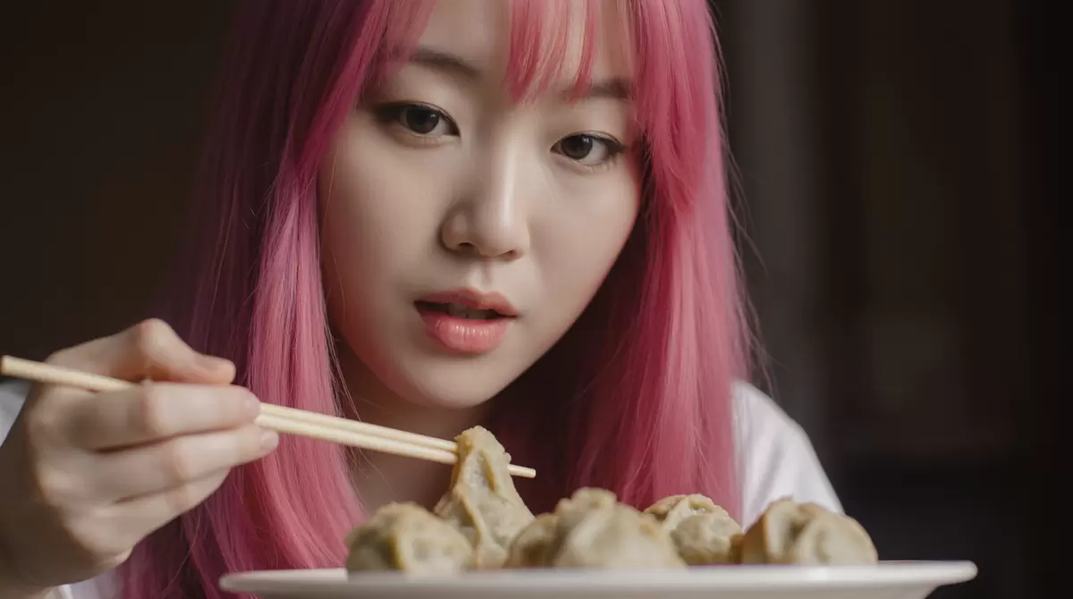 Как японская девушка с помощью пельменей покорила TikTok и сделала русскую кухню популярной в Японии