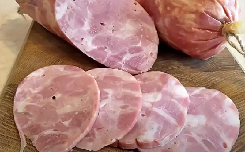 Мраморная ветчина из двух видов свинины: секреты приготовления и вкусовые нюансы