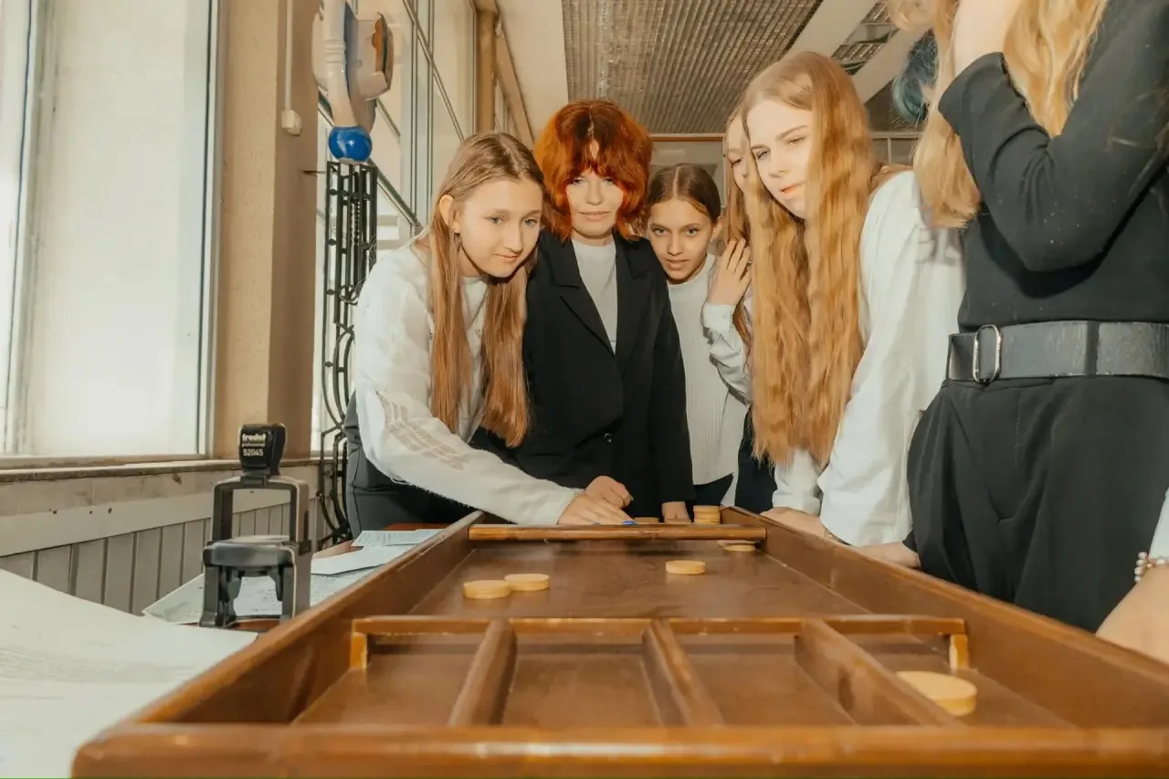 В Липецке на железнодорожном вокзале транспортная полиция провела антинаркотическую викторину для молодежи В Липецке на железнодорожном вокзале транспортная полиция провела антинаркотическую викторину для молодежи