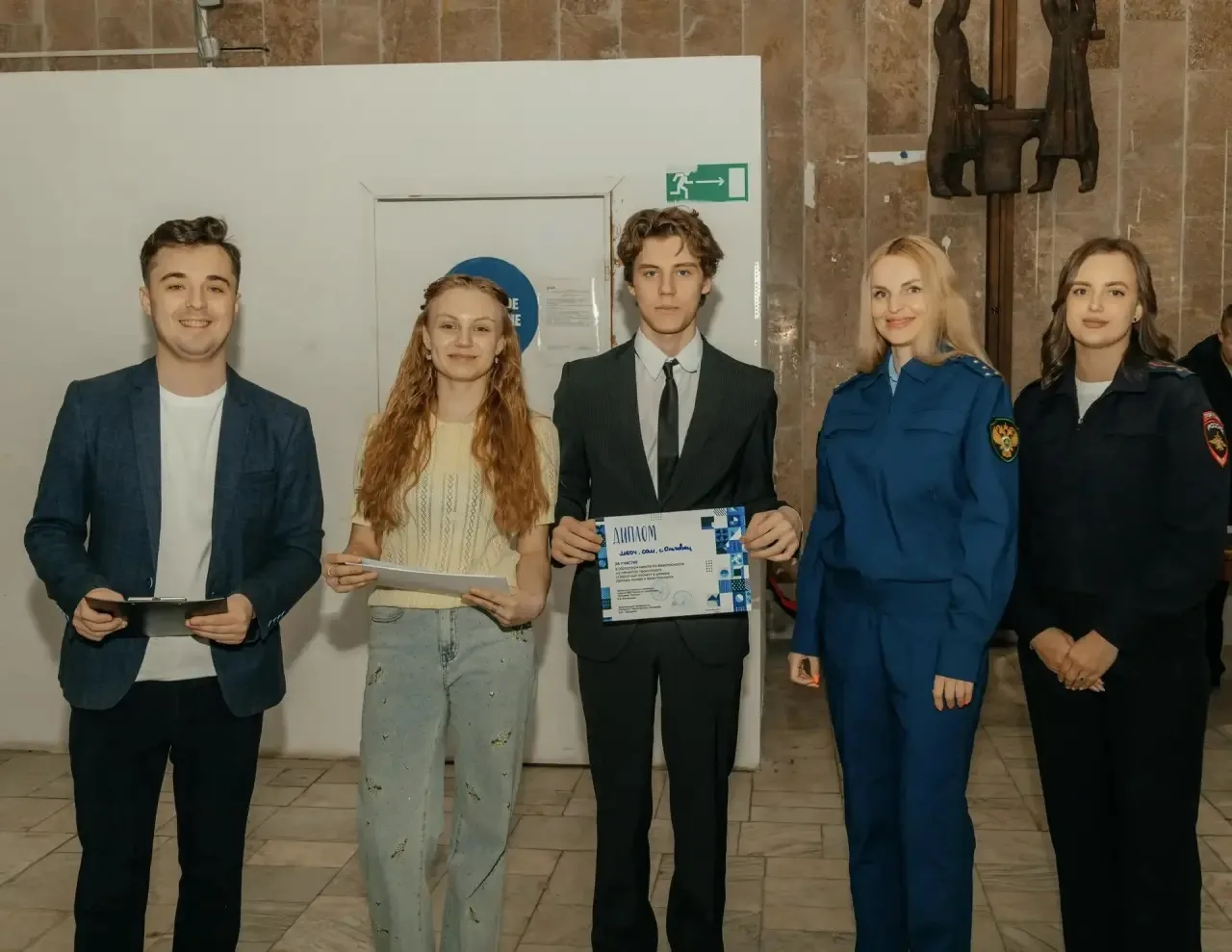 В Липецке на железнодорожном вокзале транспортная полиция провела антинаркотическую викторину для молодежи В Липецке на железнодорожном вокзале транспортная полиция провела антинаркотическую викторину для молодежи