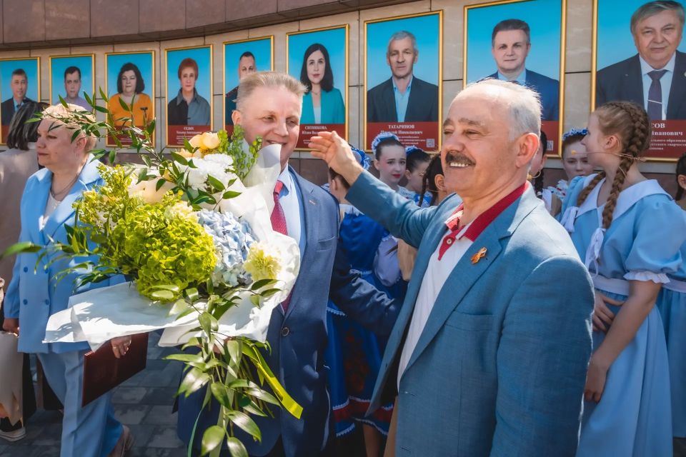 Игорь Артамонов: Увидеть знакомые лица на Доске почёта – радость и гордость не только для родных и друзей, но и для коллег Игорь Артамонов: Увидеть знакомые лица на Доске почёта – радость и гордость не только для родных и друзей, но и для коллег