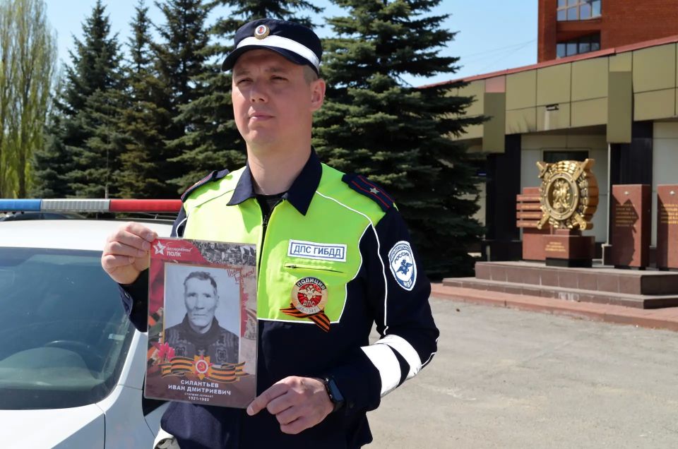 #БессмертныйАвтополк. В Липецкой области сотрудники полиции присоединились к акции «Бессмертный автополк» В преддверии празднования Великой Победы сотрудники полиции присоединились к Всероссийской патриотической акции... #БессмертныйАвтополк. В Липецкой области сотрудники полиции присоединились к акции «Бессмертный автополк» В преддверии празднования Великой Победы сотрудники полиции присоединились к Всероссийской патриотической акции...