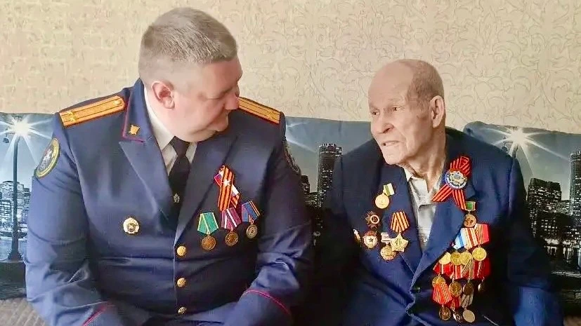 В Ельце ветеранов Великой Отечественной войны поздравили с 81-й годовщиной Победы сотрудники регионального СК России В Ельце ветеранов Великой Отечественной войны поздравили с 81-й годовщиной Победы сотрудники регионального СК России