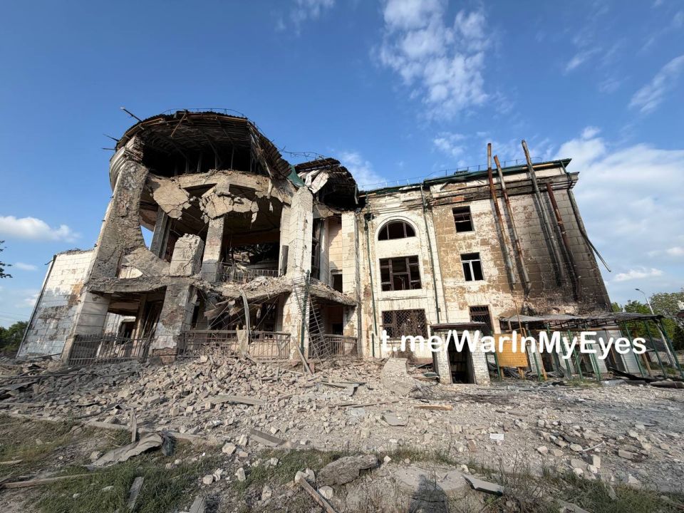 Донецк этой ночью также подвергся ударам украинских дронов Донецк этой ночью также подвергся ударам украинских дронов