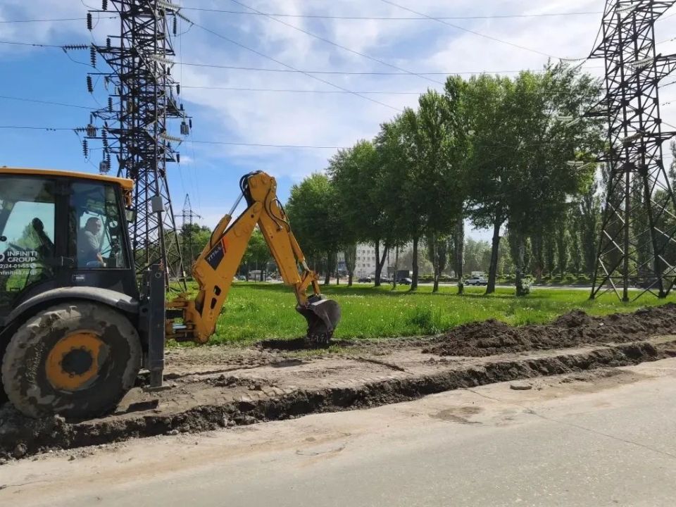 В Липецке приступили к ремонту асфальтобетонного покрытия на проезде Поперечном