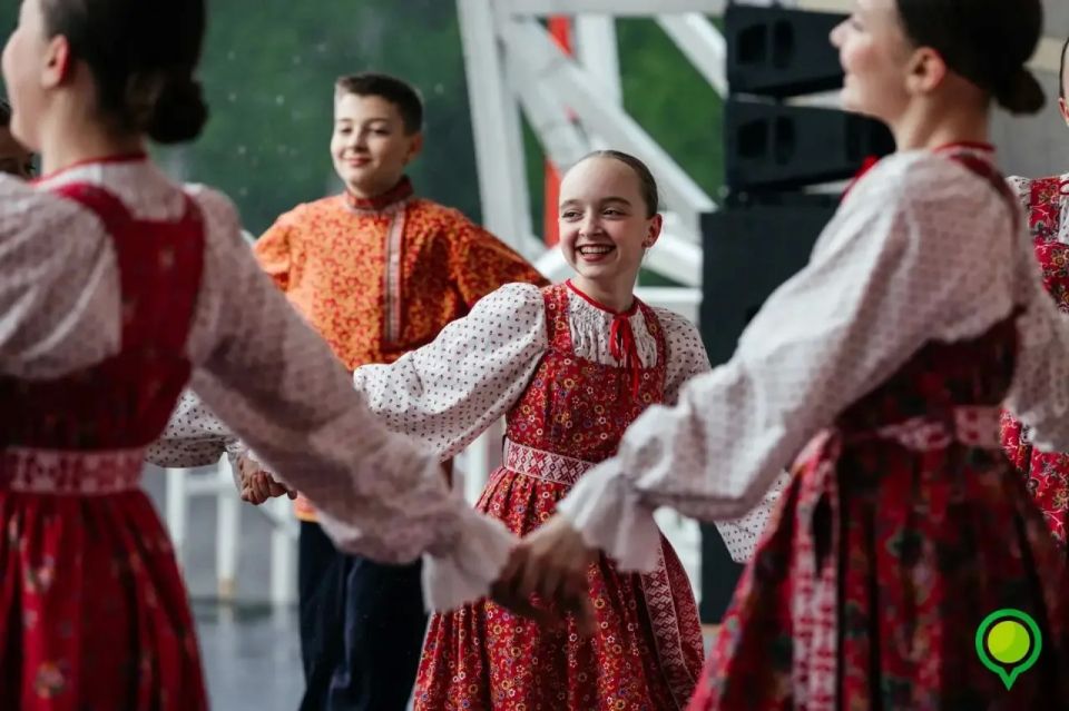 В парке Победы отметили Международный День детского телефона доверия В парке Победы отметили Международный День детского телефона доверия