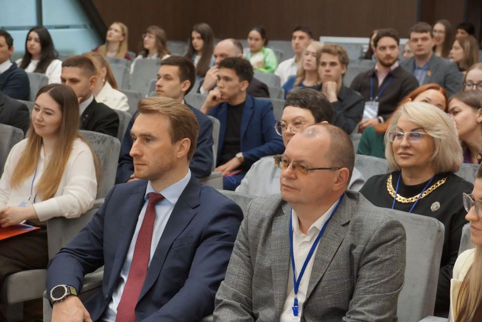 28-29 мая 2026 года в городе Магадане проходит Межрегиональный Форум молодежных парламентов «Единство молодежи Дальнего Востока», приуроченный к 20-летию молодежного парламентаризма в Магаданской области 28-29 мая 2026 года в городе Магадане проходит Межрегиональный Форум молодежных парламентов «Единство молодежи Дальнего Востока», приуроченный к 20-летию молодежного парламентаризма в Магаданской области