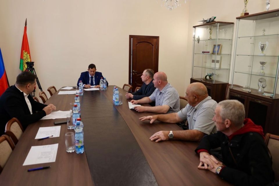 Спикер облсовета Владимир Сериков провёл личный приём жителей Спикер облсовета Владимир Сериков провёл личный приём жителей