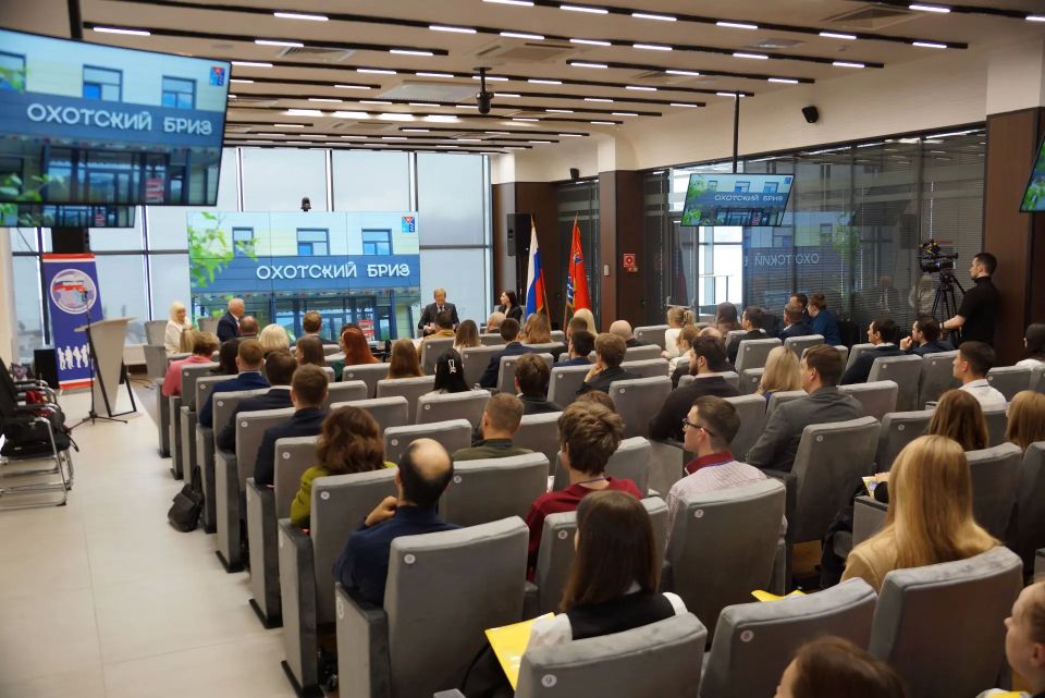 28-29 мая 2026 года в городе Магадане проходит Межрегиональный Форум молодежных парламентов «Единство молодежи Дальнего Востока», приуроченный к 20-летию молодежного парламентаризма в Магаданской области 28-29 мая 2026 года в городе Магадане проходит Межрегиональный Форум молодежных парламентов «Единство молодежи Дальнего Востока», приуроченный к 20-летию молодежного парламентаризма в Магаданской области