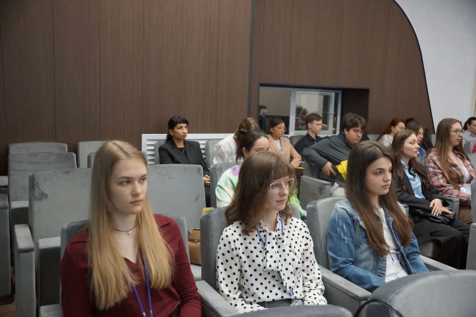 28-29 мая 2026 года в городе Магадане проходит Межрегиональный Форум молодежных парламентов «Единство молодежи Дальнего Востока», приуроченный к 20-летию молодежного парламентаризма в Магаданской области 28-29 мая 2026 года в городе Магадане проходит Межрегиональный Форум молодежных парламентов «Единство молодежи Дальнего Востока», приуроченный к 20-летию молодежного парламентаризма в Магаданской области