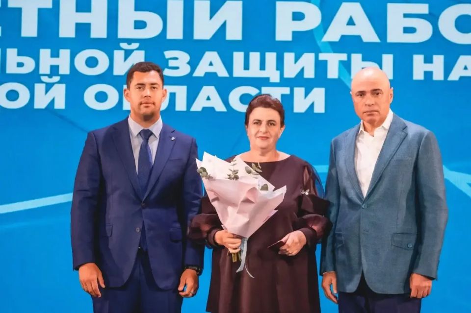 За теплоту рук и чуткость сердца наградили сегодня лучших работников соцсферы региона За теплоту рук и чуткость сердца наградили сегодня лучших работников соцсферы региона