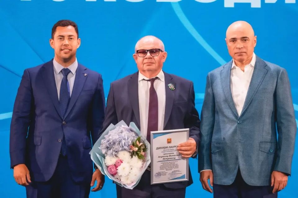 За теплоту рук и чуткость сердца наградили сегодня лучших работников соцсферы региона За теплоту рук и чуткость сердца наградили сегодня лучших работников соцсферы региона