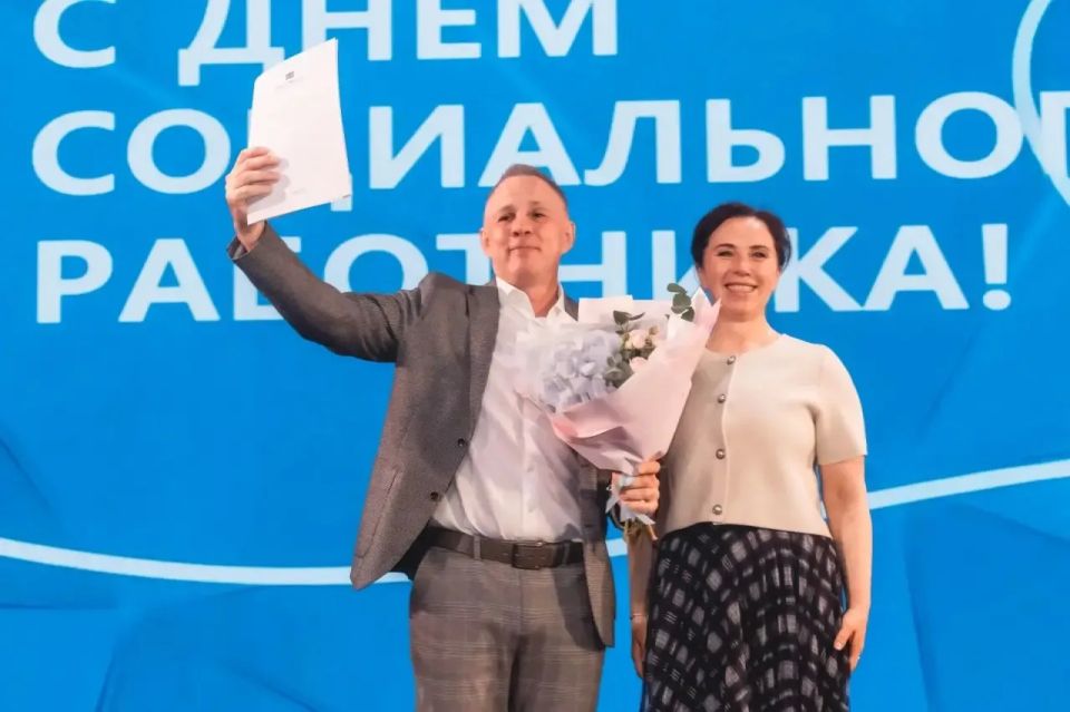 За теплоту рук и чуткость сердца наградили сегодня лучших работников соцсферы региона За теплоту рук и чуткость сердца наградили сегодня лучших работников соцсферы региона