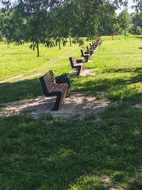 В летний период сотрудники управления благоустройства регулярно проводят уборку городских пляжей, поддерживая их чистоту и создавая комфортные условия для посетителей В летний период сотрудники управления благоустройства регулярно проводят уборку городских пляжей, поддерживая их чистоту и создавая комфортные условия для посетителей