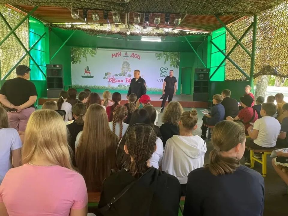 Елецкие транспортные полицейские провели профилактическую беседу в детском оздоровительном лагере «Белая березка» Елецкие транспортные полицейские провели профилактическую беседу в детском оздоровительном лагере «Белая березка»