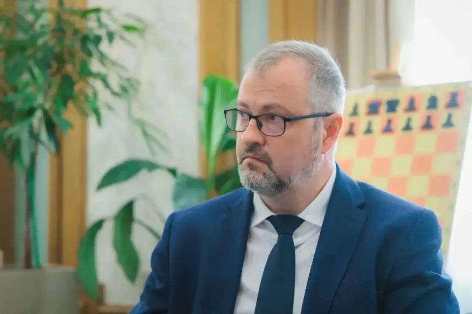 Сегодня вместе с губернатором Игорем Артамоновым обсудили состояние городских дорог Сегодня вместе с губернатором Игорем Артамоновым обсудили состояние городских дорог