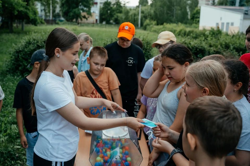 В лагерях с дневным пребыванием школ областного центра активно реализуется общероссийская акция «Время НЕзависимых» В лагерях с дневным пребыванием школ областного центра активно реализуется общероссийская акция «Время НЕзависимых»