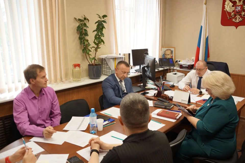 Рабочая встреча руководства Избирательной комиссии Магаданской области с представителями основных энергоснабжающих организаций Колымы в рамках подготовки к предстоящим выборам состоялась 18 июня 2026 года.Рабочая встреча...