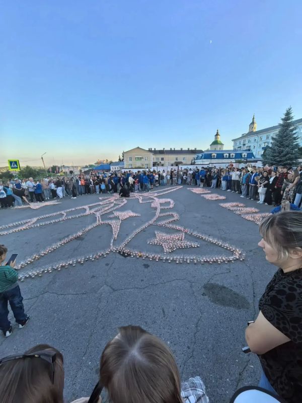 К акции «Свеча Памяти» готовятся волонтёры на площади ЛенинаСоборная в областном центре К акции «Свеча Памяти» готовятся волонтёры на площади ЛенинаСоборная в областном центре