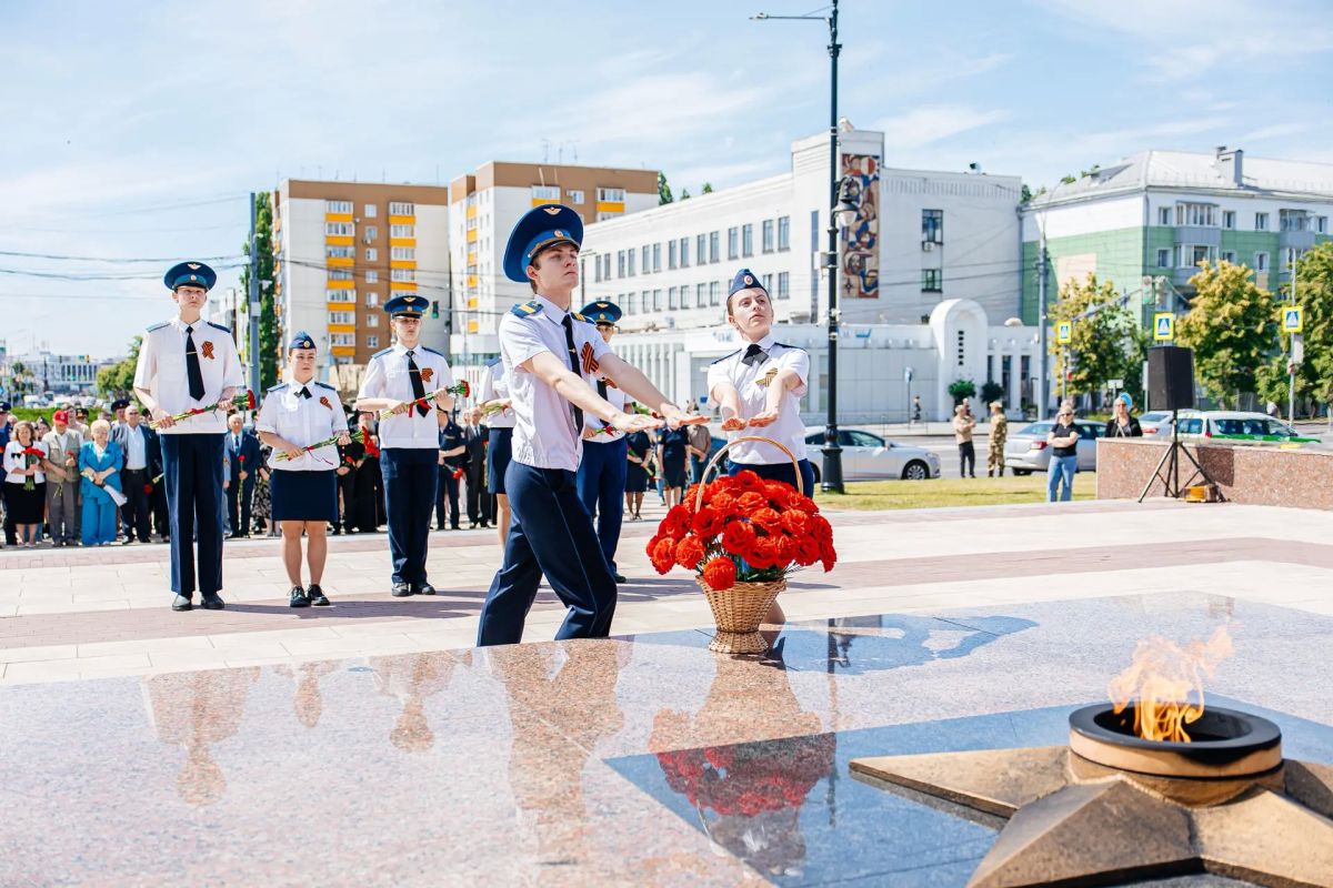 Принял участие в митинге, посвященном Дню памяти и скорби Принял участие в митинге, посвященном Дню памяти и скорби