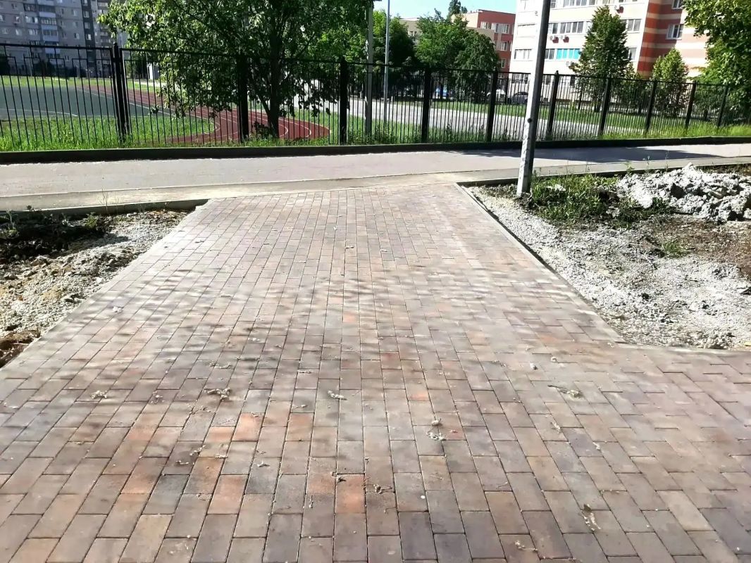 В 24-м мкр. завершается благоустройство сквера В 24-м мкр. завершается благоустройство сквера