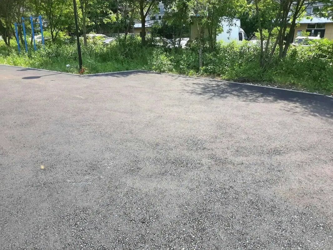 В 24-м мкр. завершается благоустройство сквера В 24-м мкр. завершается благоустройство сквера