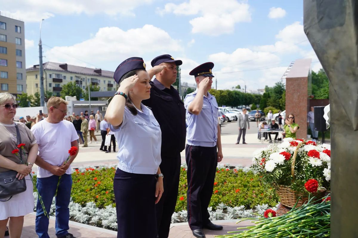Сотрудники полиции приняли участие в митинге в честь Дня ветеранов боевых действий Сотрудники полиции приняли участие в митинге в честь Дня ветеранов боевых действий