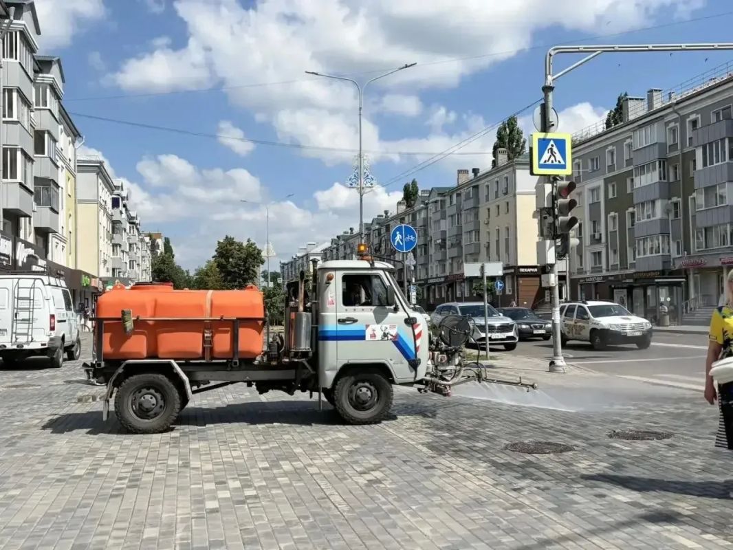 Когда на улице жара, и столбик термометра показывает более 30 градусов, особенно приятно видеть, как город заботится о своих жителях Когда на улице жара, и столбик термометра показывает более 30 градусов, особенно приятно видеть, как город заботится о своих жителях