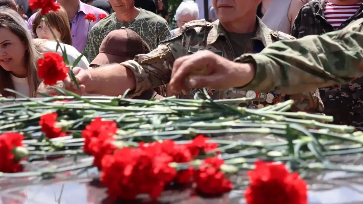 Офицеры следственного управления СК России по Липецкой области приняли участие в открытии мемориальной композиции в День ветеранов боевых действий Офицеры следственного управления СК России по Липецкой области приняли участие в открытии мемориальной композиции в День ветеранов боевых действий