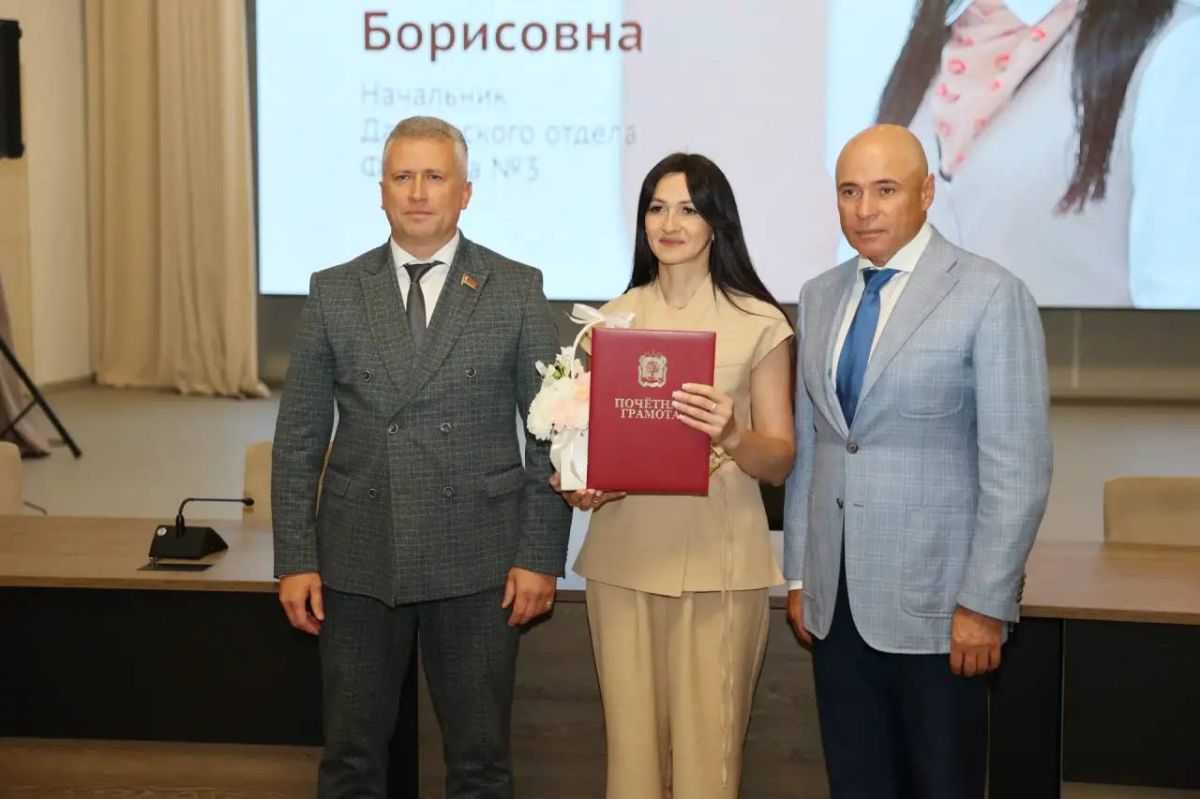 Вице-спикер облсовета Андрей Фролов поздравил МФЦ региона с 18-летием Вице-спикер облсовета Андрей Фролов поздравил МФЦ региона с 18-летием